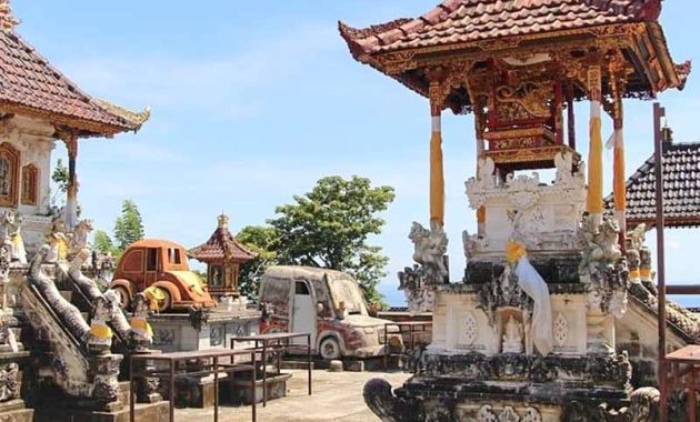 Car Temple in Nusa Penida